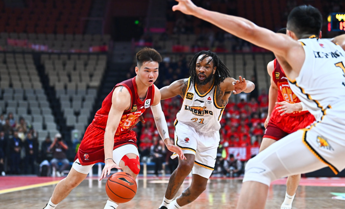 包含深圳男篮迎NBA总决赛关键赛，关键时刻遗憾出局，悬念犹存，控场能力受关注的词条